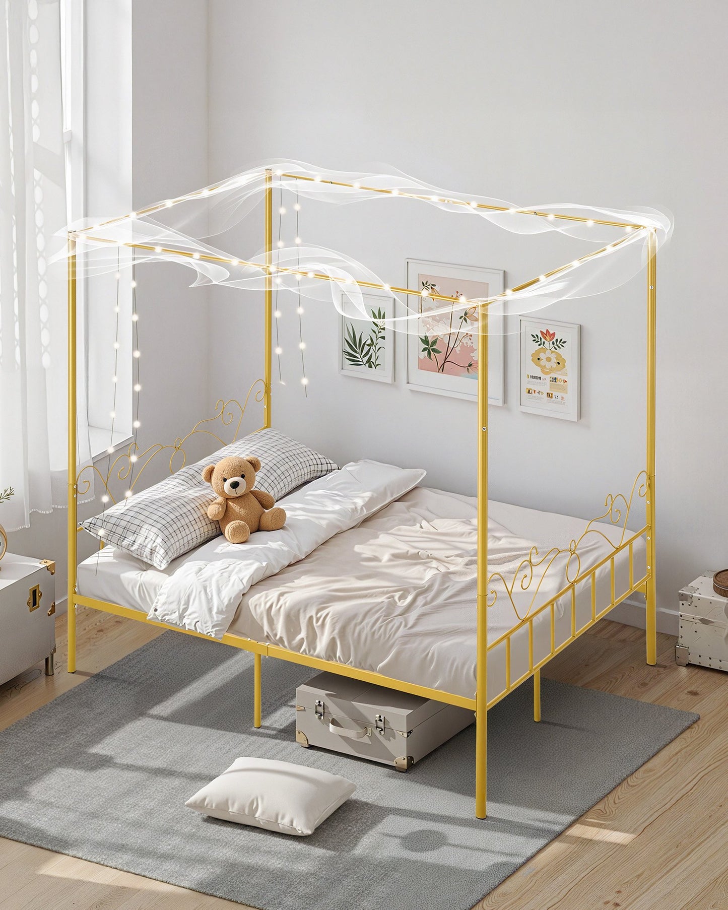 Queen size himmelssängram, metallhimmelsäng med minimalistisk huvudgavel och himmelssängdesign, kraftiga stålribbor, förvaringsutrymme under sängen, ingen boxmadrass behövs, enkel montering, guld