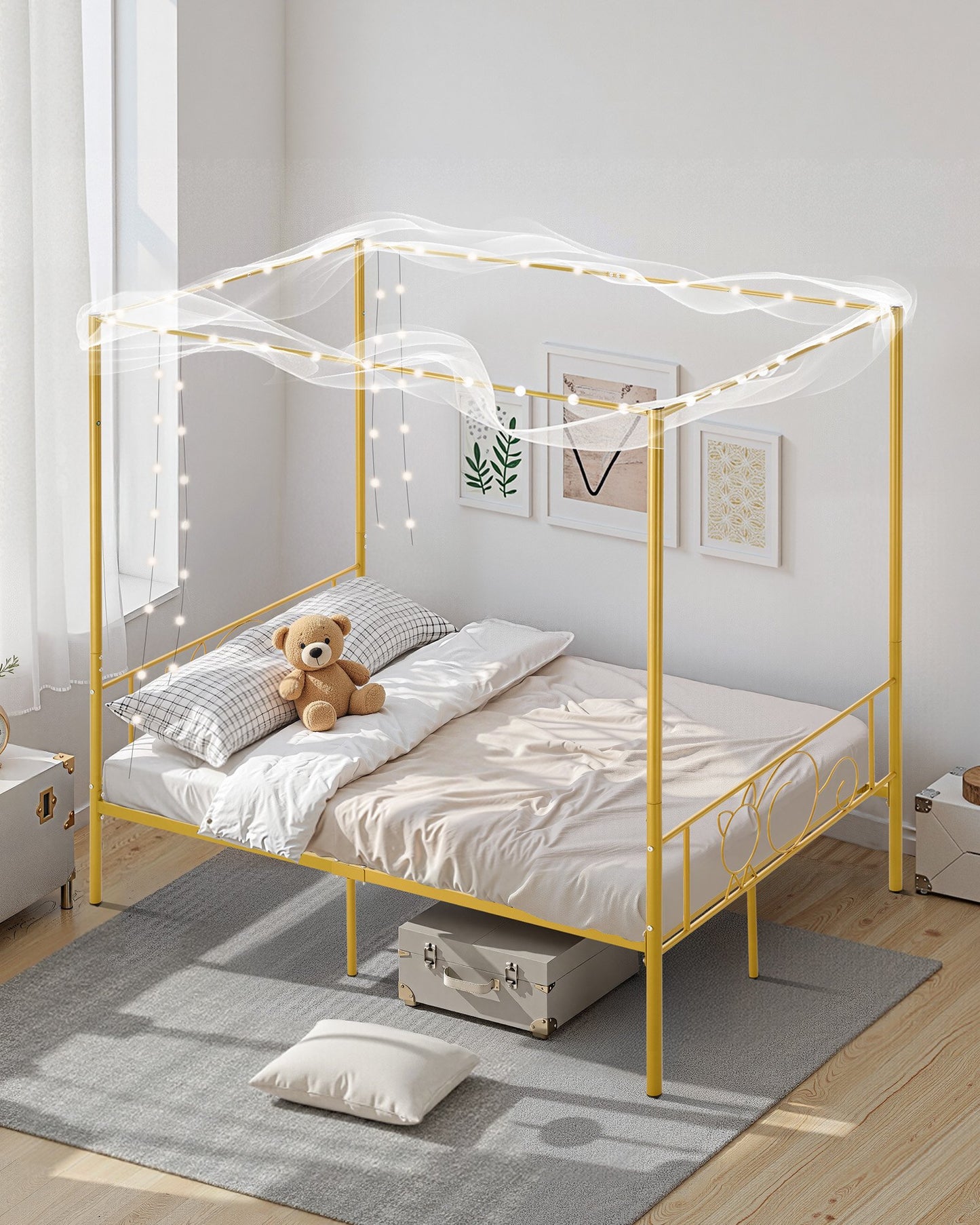 Fullstor himmelssängram, metallhimmelsäng med minimalistisk huvudgavel och himmelssängdesign, kraftiga stållameller, förvaringsutrymme under sängen, ingen boxmadrass behövs, enkel montering, guld